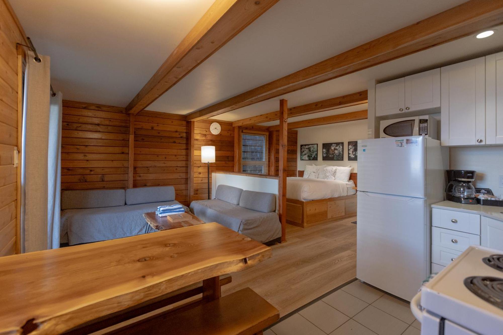 Ocean Village Resort Tofino Bagian luar foto