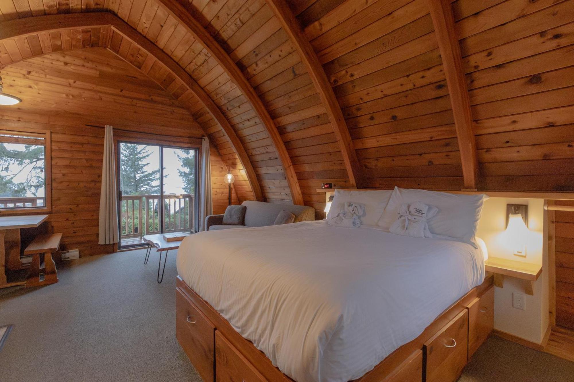 Ocean Village Resort Tofino Bagian luar foto