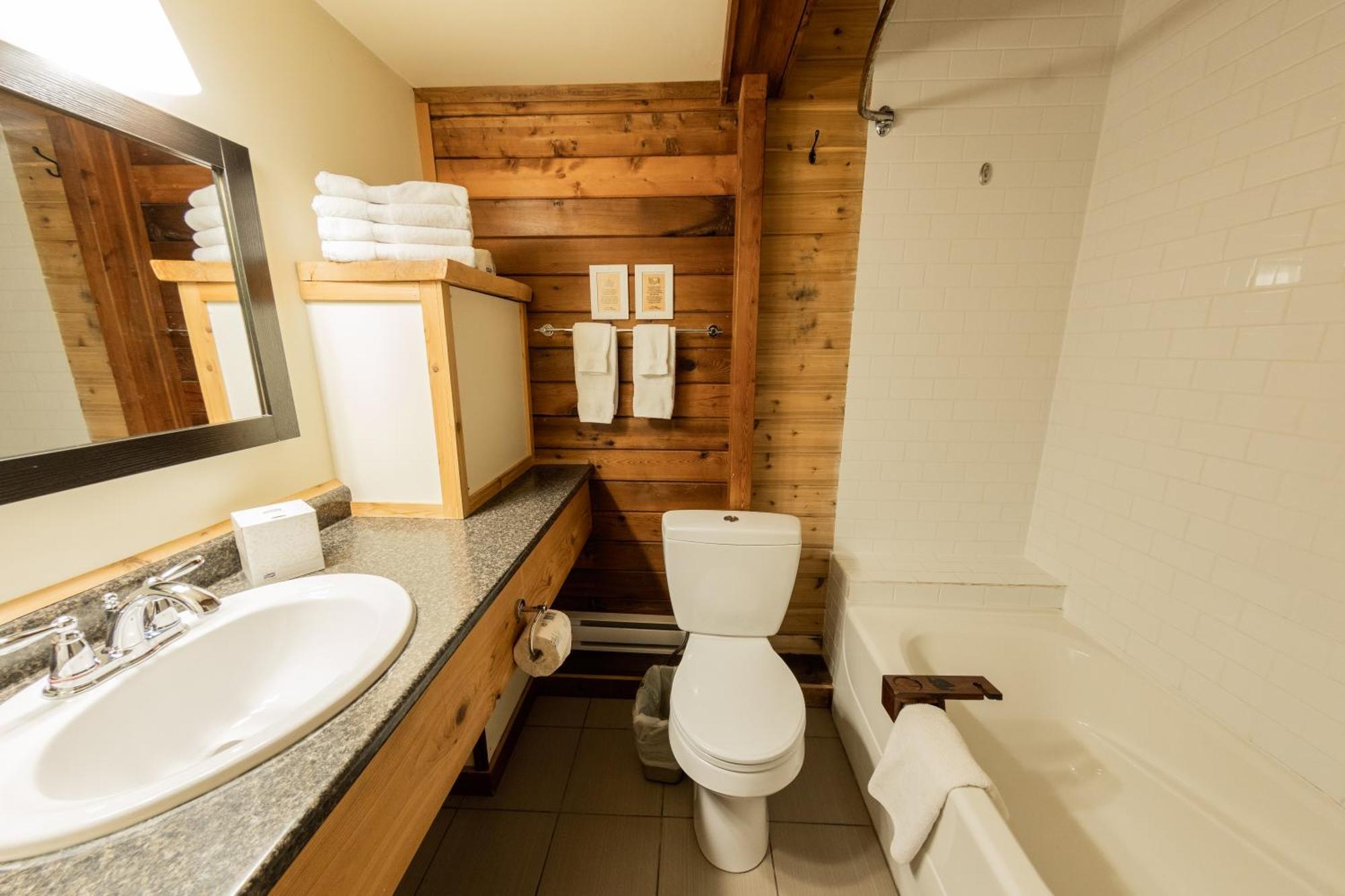 Ocean Village Resort Tofino Bagian luar foto