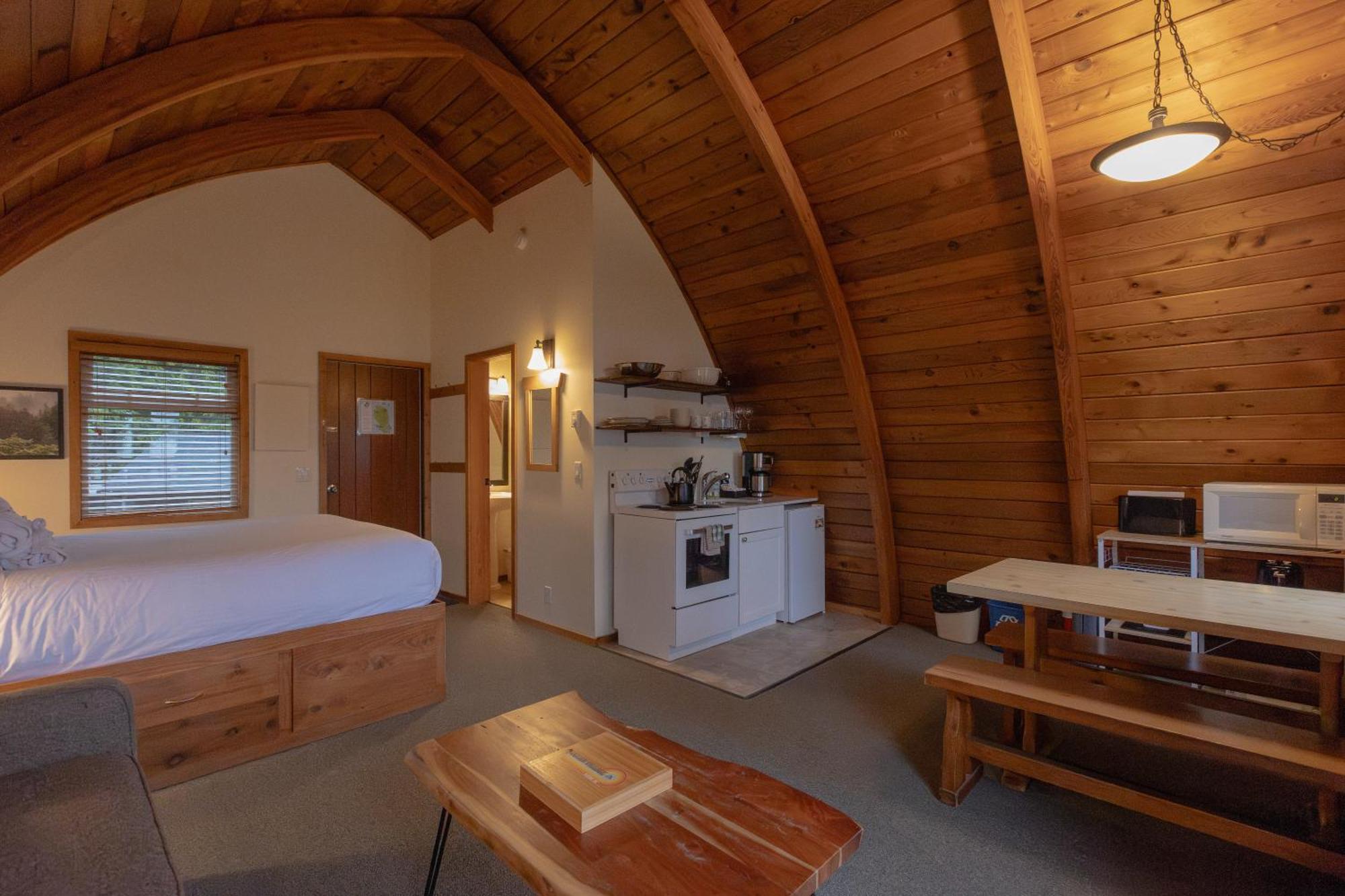 Ocean Village Resort Tofino Bagian luar foto