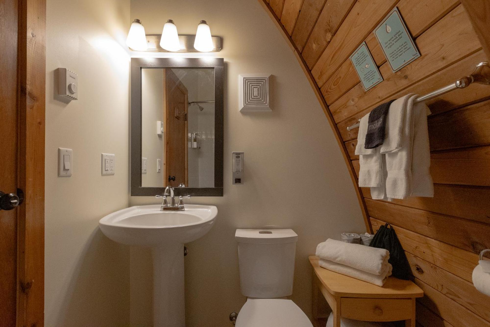 Ocean Village Resort Tofino Bagian luar foto