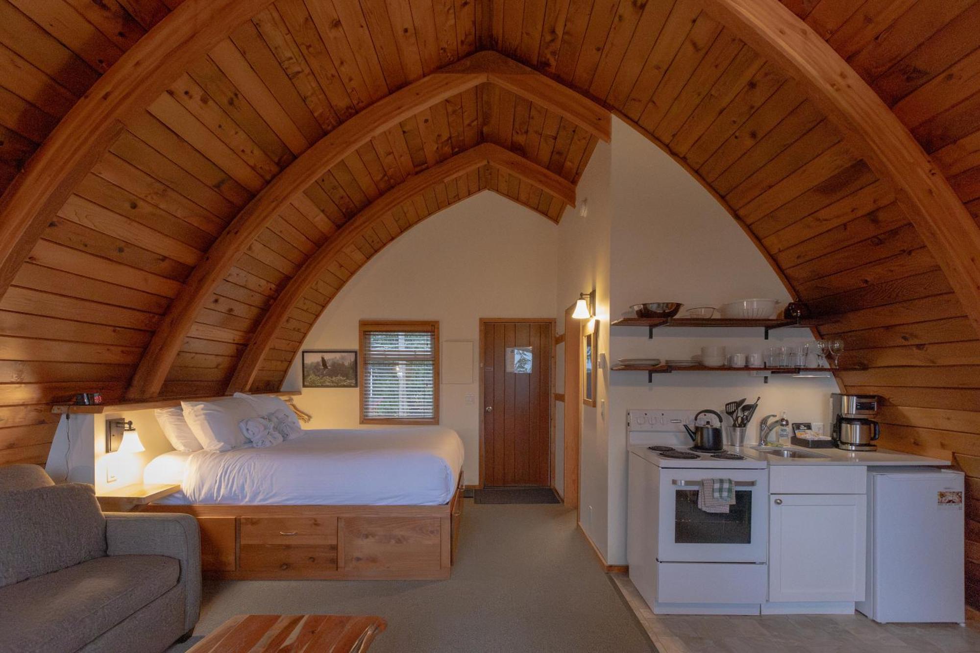 Ocean Village Resort Tofino Bagian luar foto