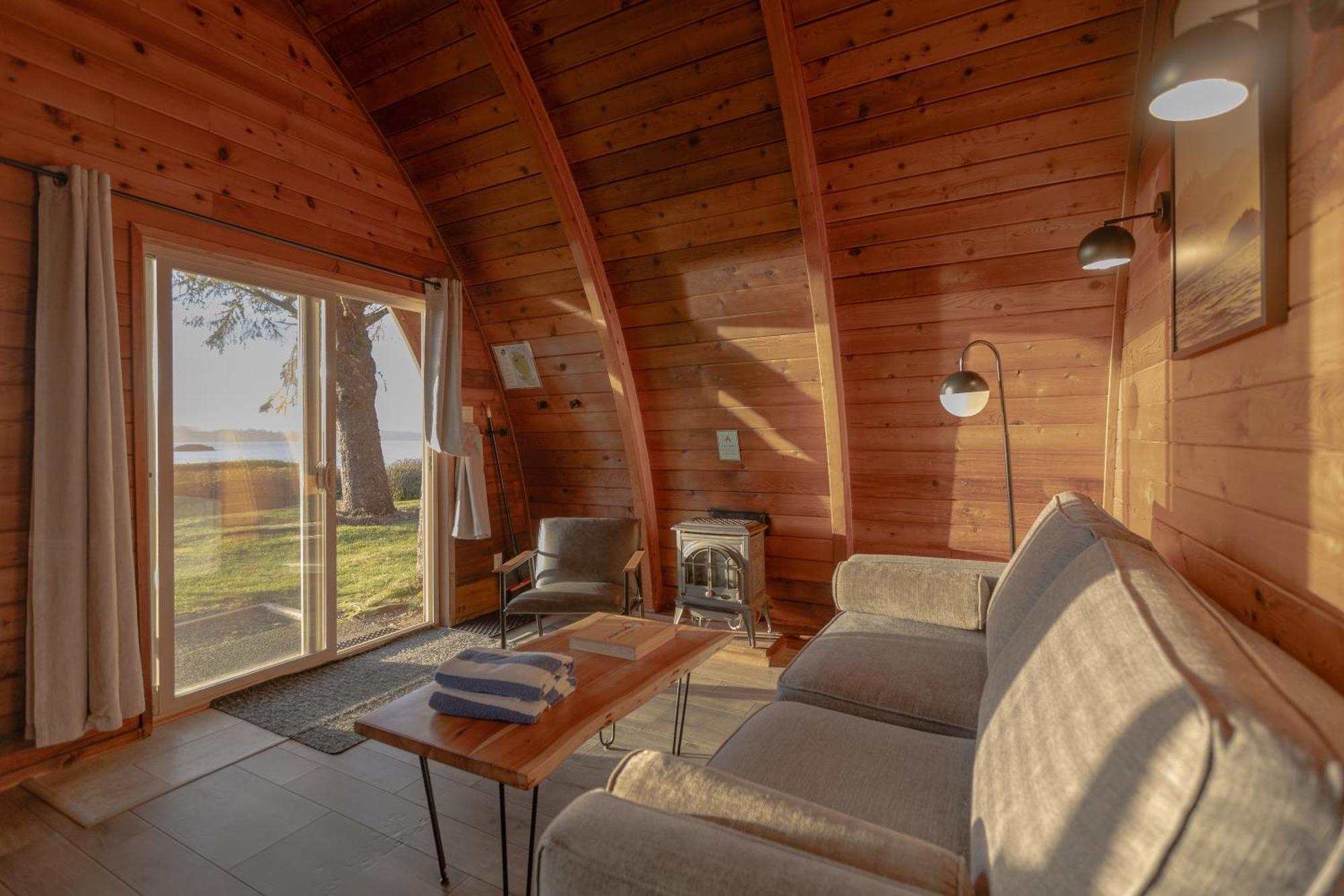 Ocean Village Resort Tofino Bagian luar foto